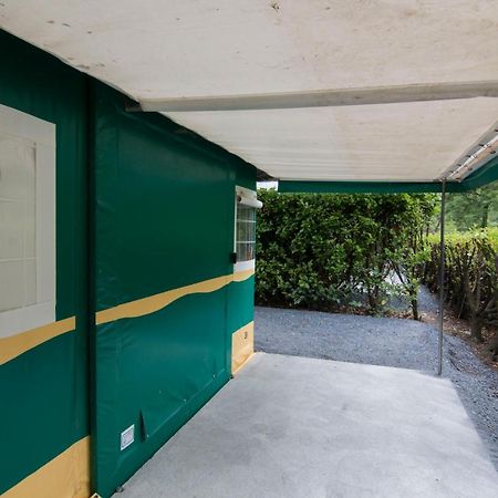 Camping Le Jardin - Chalets, Bungalows Et Emplacements Nus Pour Des Vacances Nature Le Long De La Riviere Le Gijou Lacaze Exterior foto